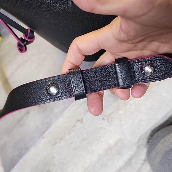 Louis Vuitton LockMe Noir - Picture 15 of 16